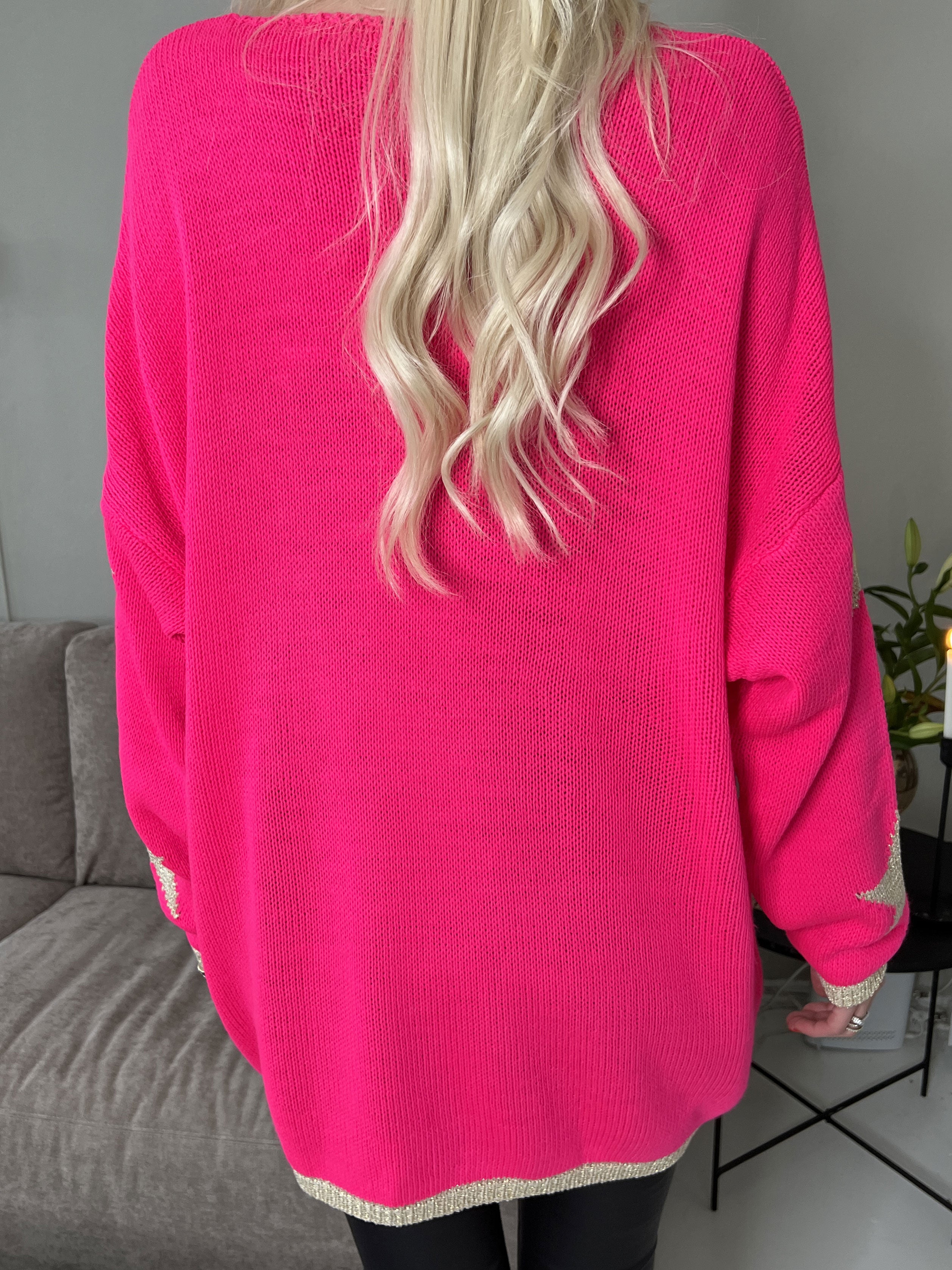 Dina - Stickad med guldstjärnor